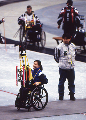 長野オリンピックアイススレッジスピードスケート（ISS）500m。会場に入場。（1998）