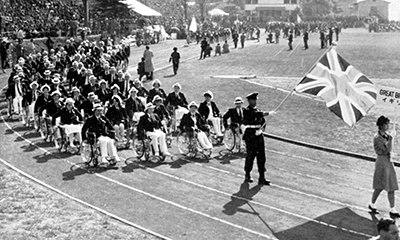 オリンピックの後に開催された東京パラリンピック開会式（1964年）
