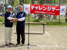 写真左から遠藤市長（神奈川座間市）、栗林市長（秋田県大仙市）
