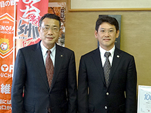 写真左から中尾 友昭氏（下関市長）、渡邉 一利（笹川スポーツ財団専務理事）