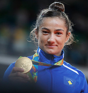 オリンピック難民チームとして参加した 柔道52kg級で金メダルを獲得した マイリンダ・ケルメンディ選手（コソボ）