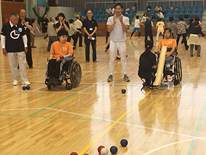 江戸川区チャレンジデー・鈴木大地スポーツ長官 ボッチャ体験