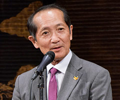 山口 泰雄氏