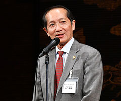 山口 泰雄氏