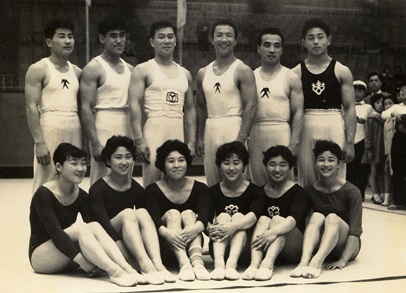1960 ローマオリンピック　体操日本代表選手（前列左から二人目）
