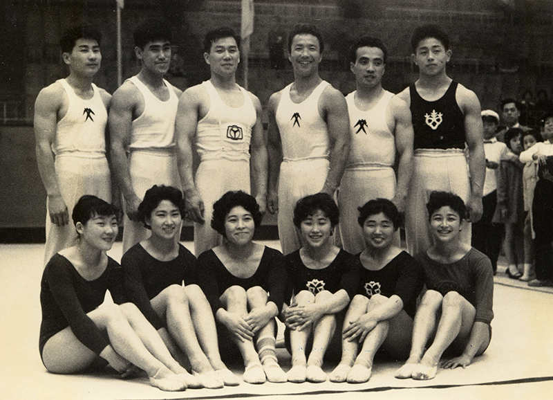 1960 ローマオリンピック 体操日本代表選手(前列左から二人目)