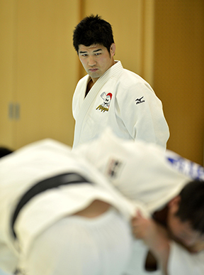 全日本男子日本代表強化合宿で指導にあたる。（2012年）