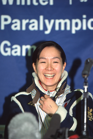 長野オリンピック会期中に行われた記者会見に臨む（1998）　