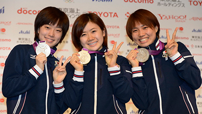 ロンドンオリンピック女子団体で銀メダルを獲得(2012）