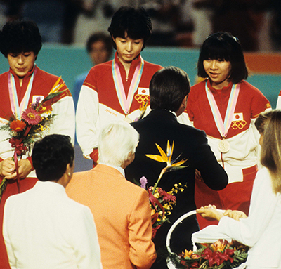 ロサンゼルスオリンピックの表彰式（中央）（1984年）