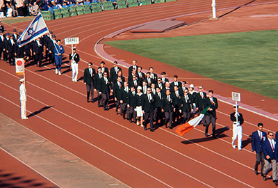 東京オリンピック開会式で入場するアイルランド選手団(1964年)