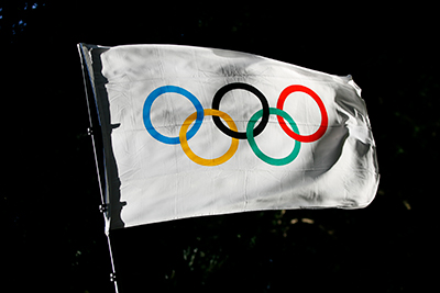 5大陸を意味する5色で構成されたオリンピック旗