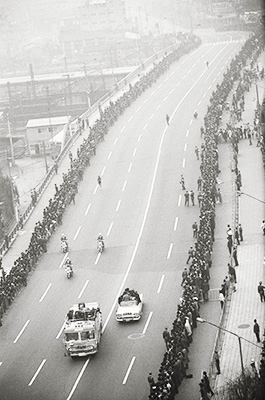 東京大会マラソン・中継車