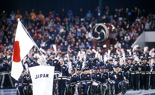 長野冬季パラリンピック開会式で入場する日本選手団