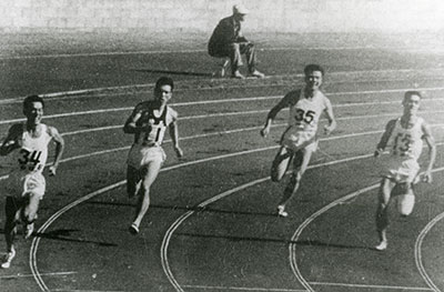岡山国体・教員の部400mに出場（1962年、右端が野崎氏）