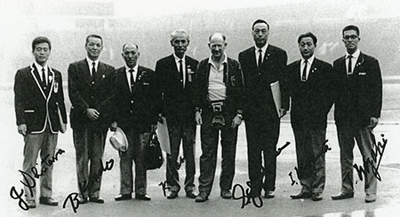 大会前に開催されたスターター講習会。右から4人目がメルボルン大会でスターターを務めたでパッチング氏。右端が野崎氏。(国立競技場)