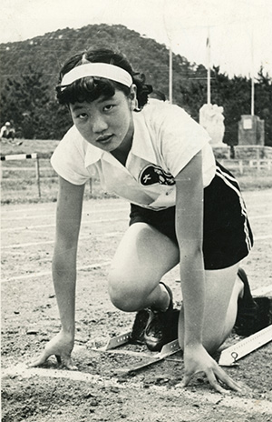 奈良県橿原で開催されたインカレの100mスタート前（1951年）