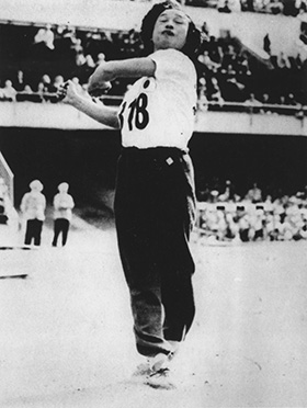 ヘルシンキオリンピックの円盤投で4位に入賞した吉野トヨ子（1952年）