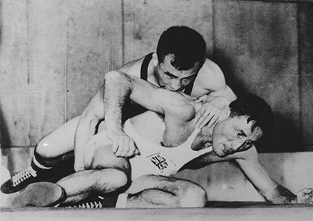 日本が戦後初参加したヘルシンキオリンピックのレスリングで金メダルを獲得した石井庄八（1952年）