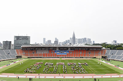 旧国立競技場で開催されたラグビーワールドカップ2019日本PRイベント。「JAPAN2019」の人文字