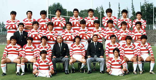 1983年のウエールズ遠征時の日本代表（前列椅子席右から4人目）
