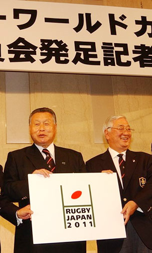 2011ラグビーワールドカップ日本招致委員会発足記者会見（左。右は日比野弘氏）