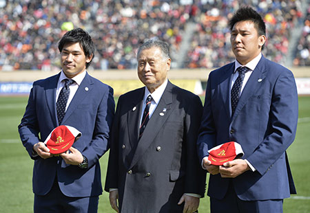 日本ラグビーフットボール協会会長時代、代表キャップ授与式(中央、2014年)