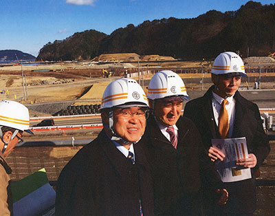 オリンピック担当大臣として競技会場の建設現場を視察
