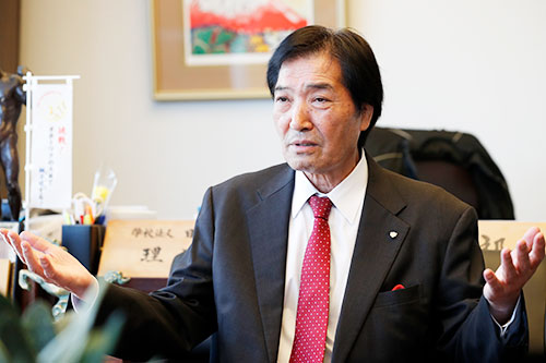 松浪 健四郎氏(当日のインタビュー風景)