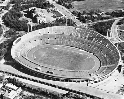 1964年東京オリンピックのために改装された国立競技場の空撮（photo:フォート キシモト）
