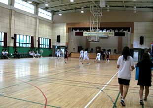 【ソウル市内のある中学校の学校スポーツクラブ活動の様子（大会を前に練習中。）】