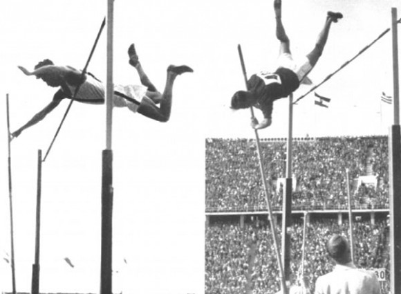 1936年ベルリン大会・棒高跳びの西田修平（右）と大江季雄（左）