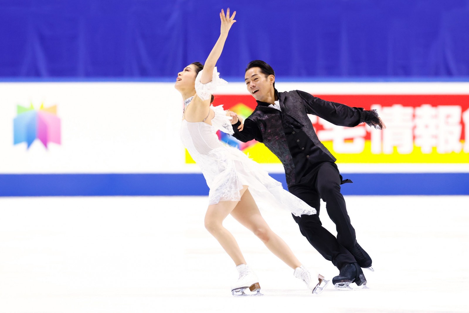 Kana Muramoto and Daisuke Takahashi competing at the 2022 All Japan Figure.