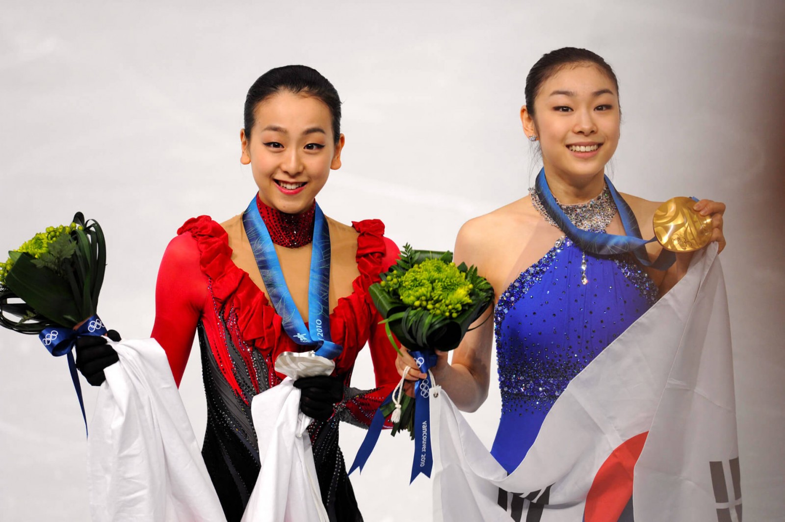 Asada at the Vancouver 2010 award ceremony with gold medalist Yuna Kim. 