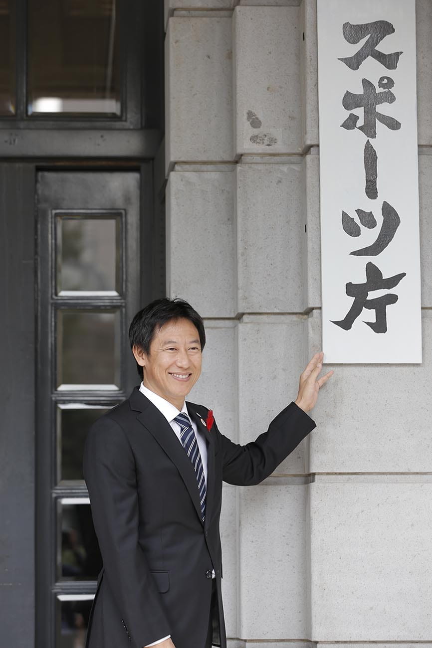 As inaugural commissioner of the Japan Sports Agency, Daichi Suzuki promoted a variety of policies aimed not just at developing top athletes but also enhancing sports participation in the community, including by people with disabilities. ©Photo Kishimoto