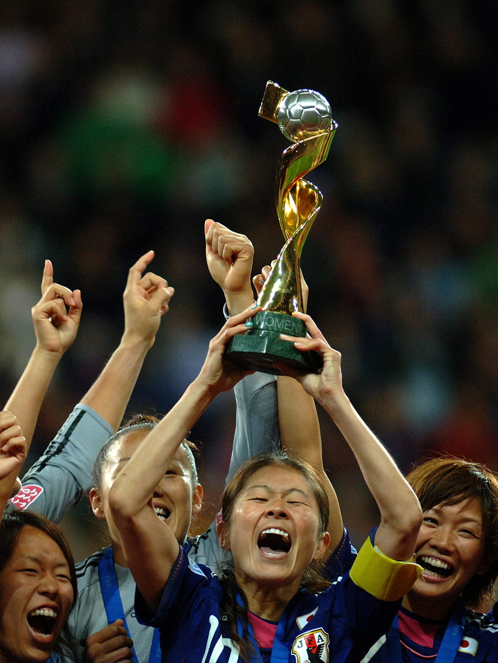 Japan’s victory at the 2011 FIFA Women’s World Cup in July, just months after the Tohoku earthquake, was a source of great encouragement and inspiration. ©Photo Kishimoto