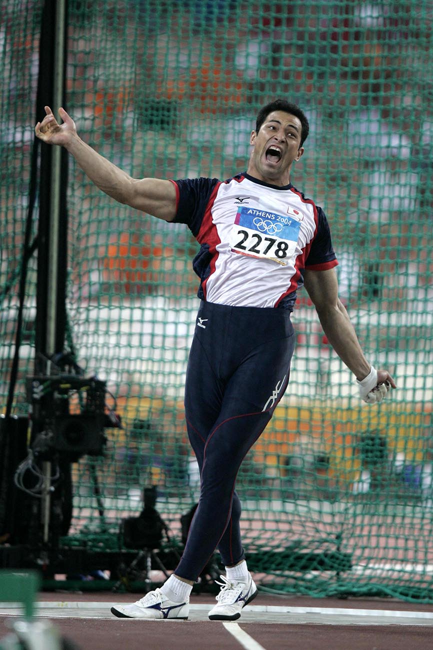 Koji Murofushi’s gold medal at the 2004 Athens Games was Japan’s first ever in the hammer throw. ©Photo Kishimoto