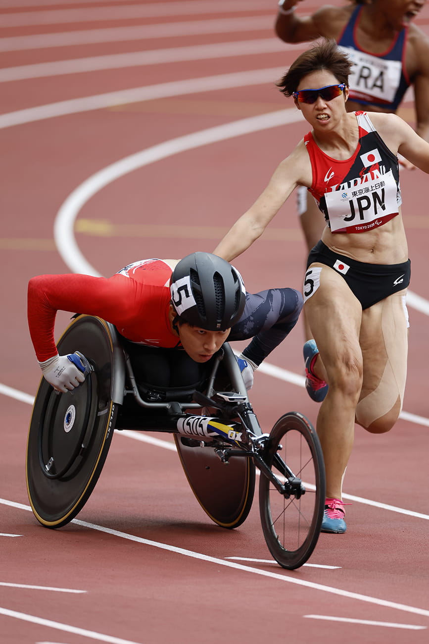 A scene from the Tokyo 2020 Paralympic universal relay. ©Photo Kishimoto
