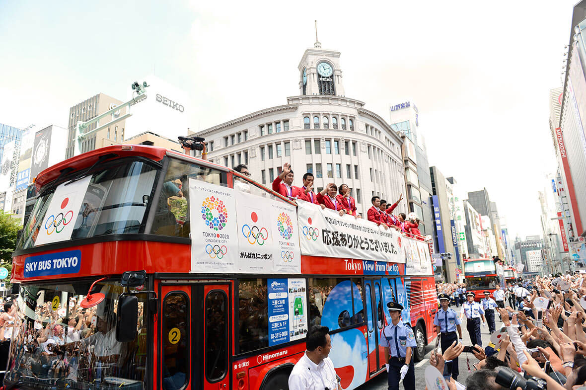 A parade through the streets of central Tokyo featuring London 2012 medalists. ©Photo Kishimoto