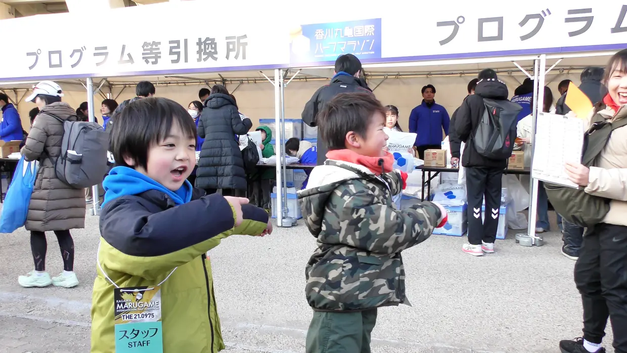 香川丸亀国際ハーフマラソン 親子ボランティア