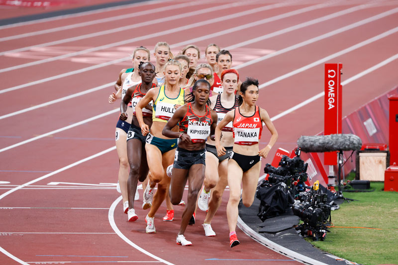 東京2020オリンピック女子1500m 準決勝で集団の先頭を走る田中