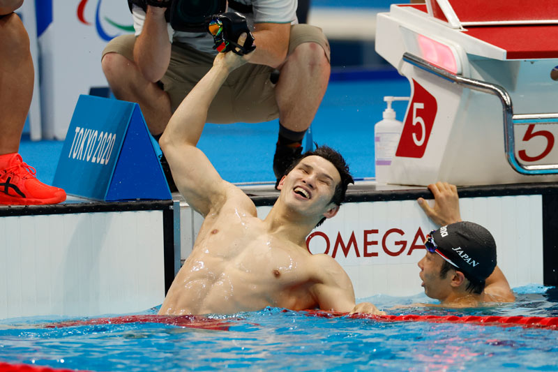 東京2020パラリンピックの水泳男子100mバタフライで金メダルを獲得した木村敬一