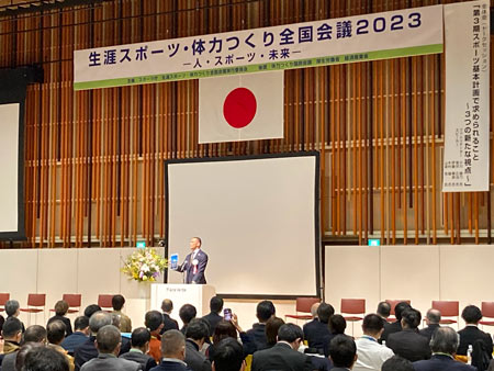 挨拶をする室伏スポーツ庁長官