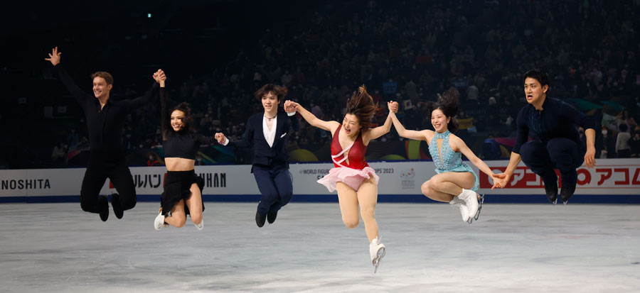 2023年3月に開催された世界フィギュアスケート選手権。日本勢は、宇野昌磨（左から3人目）、坂本花織（左から4人目）、三浦璃来・木原龍一ペア（左から4、6番目）がそれぞれ優勝した。写真：大内翔太/フォート･キシモト