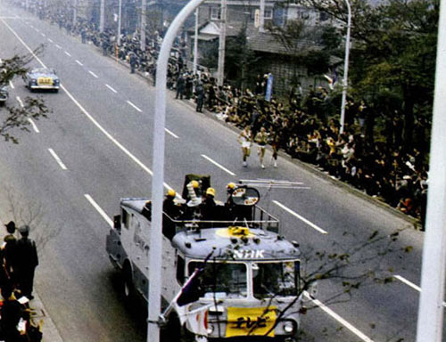 1964年東京大会のマラソン中継車