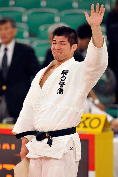 2008年全日本柔道選手権で観衆に手を振る