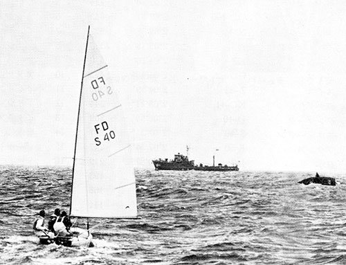 1964年東京大会、横倒しになったオーストラリア艇の救助に向かうキエル兄弟