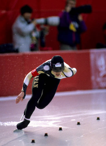 1992年アルベールビル冬季大会の女子1500mを全力で走り 抜ける橋本