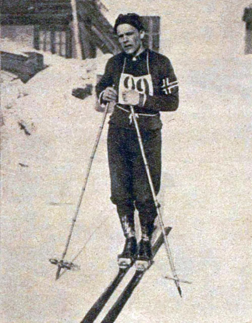 1924年シャモニー・モンブラン冬季大会のクロスカントリースキー18kmと50km、ノルディック複合個人の3種目で金メダルを獲得したトルライフ・ハウグ（ノルウェー）