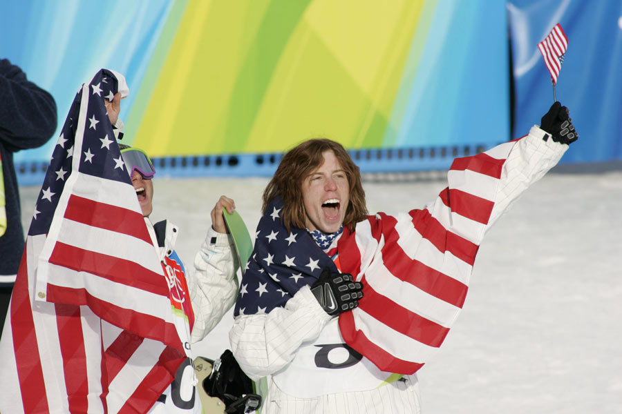 2006年トリノ冬季 オリンピックのスノーボード男子ハーフパイプで優勝したホワイト